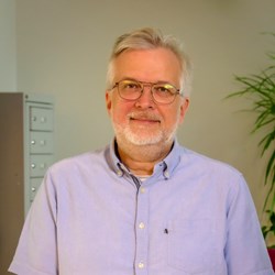 Porträtt av Mikael Leijon