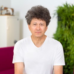 Porträtt av Mikhayil Hakhverdyan